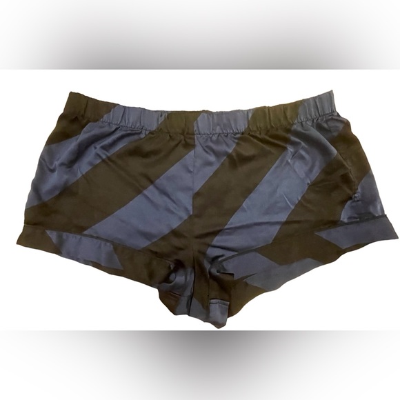 Victoria’s Secret Pajamas Set - Picture 6 of 12